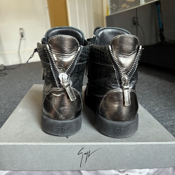 Giuseppe Zanotti - Picture 3 of 5